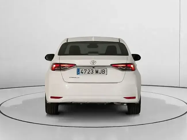 Usado Toyota Corolla 125 CV (91 kW) 2023 Blanco Berlina