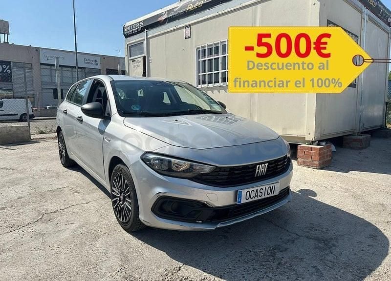 Usado Fiat Tipo Cross 130 CV (95 kW) 2022 Gris / plata Familiar