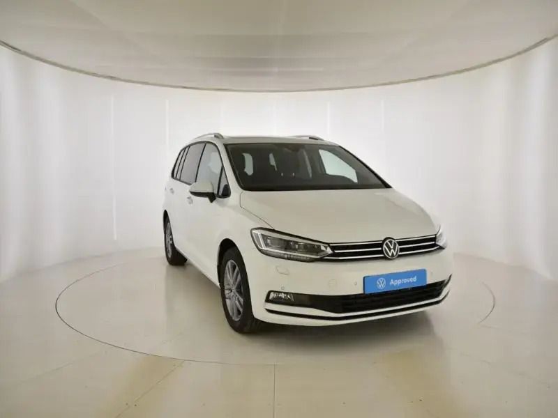 Blanco Nuevo 2024 VW Touran S Monovolumen | 42.990 € - Imagen 1/4