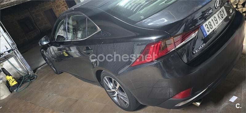 Usado Lexus IS300h Executive Line 223 CV (164 kW) 2018 Negro Berlina