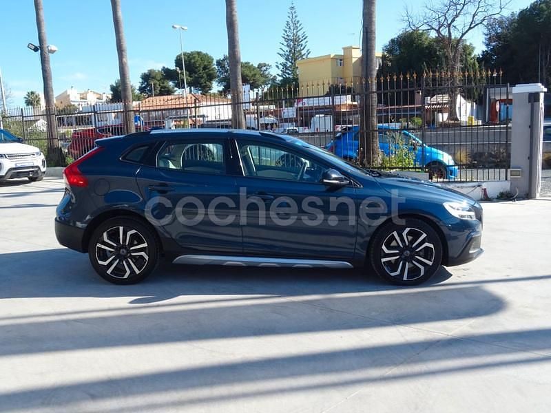 Usado Volvo V40 CC 120 CV (88 kW) 2019 Azul Familiar