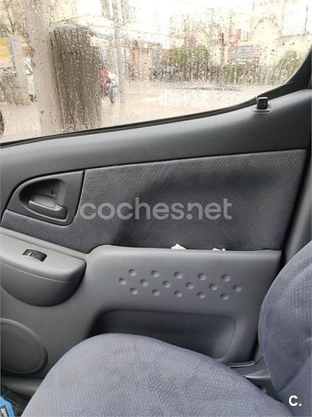 Usado Toyota Yaris Verso Sol 86 CV (63 kW) 2000 Rojo Monovolumen