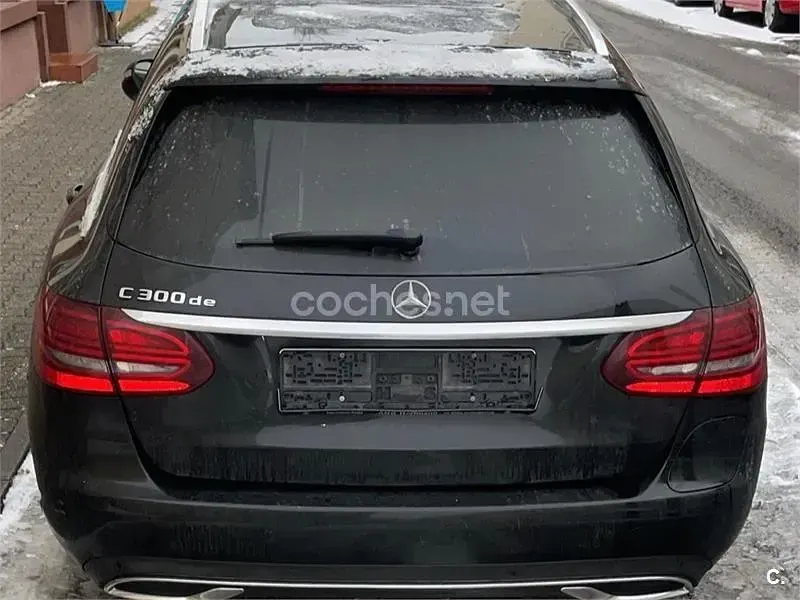Usado Mercedes C300e 306 CV (225 kW) 2021 Negro Familiar