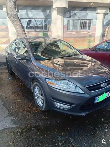 Usado Ford Mondeo Limited 140 CV (102 kW) 2011 Gris / plata Berlina