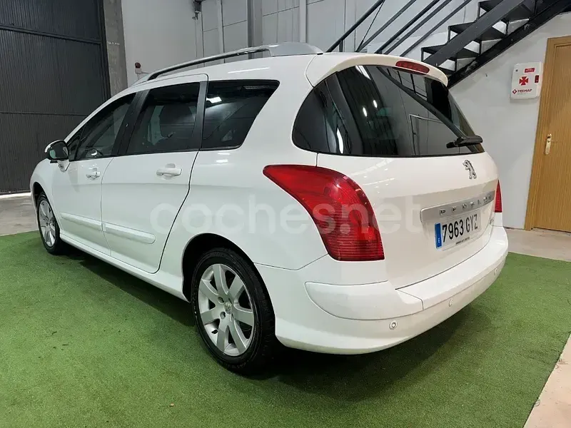 Usado Peugeot 308 SW 110 CV (80 kW) 2010 Blanco Familiar