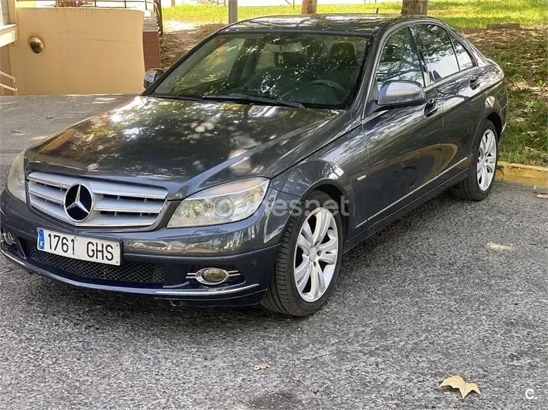Usado Mercedes C220 Avantgarde 150 CV (110 kW) 2008 Gris / plata Berlina