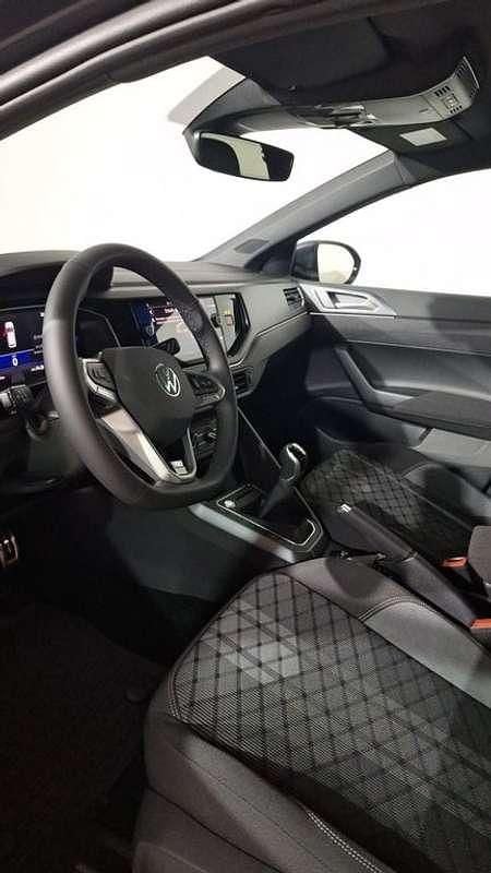 Usado VW Taigo R-line 116 CV (85 kW) 2025 Gris SUV