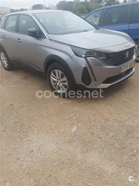 Usado Peugeot 3008 Active 130 CV (95 kW) 2022 Gris / plata SUV