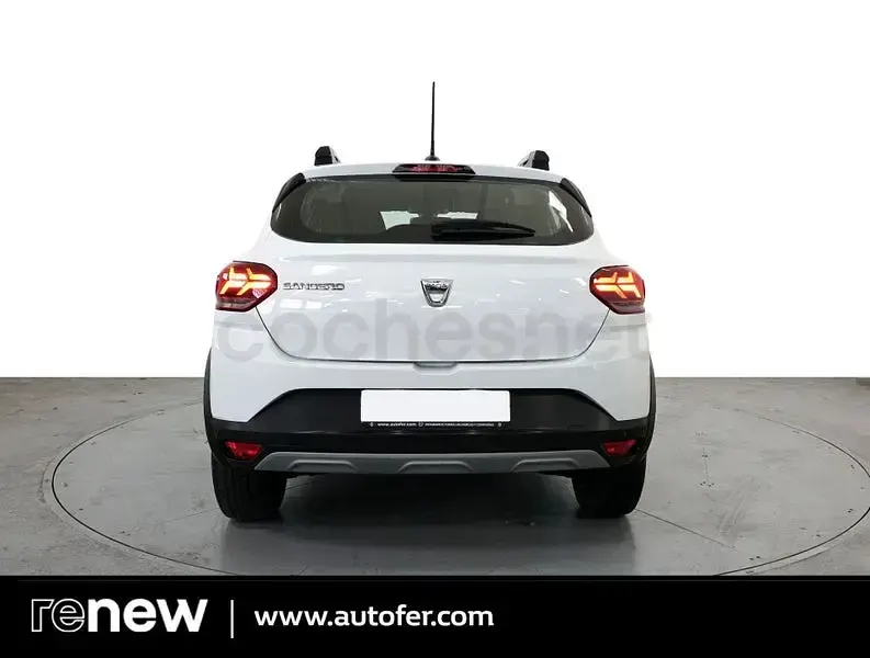 Usado Dacia Sandero Comfort 101 CV (74 kW) 2022 Blanco Berlina