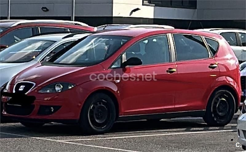 Usado Seat Altea 102 CV (75 kW) 2005 Rojo Monovolumen
