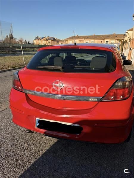 Usado Opel Astra GTC Sport 120 CV (88 kW) 2006 Rojo Berlina