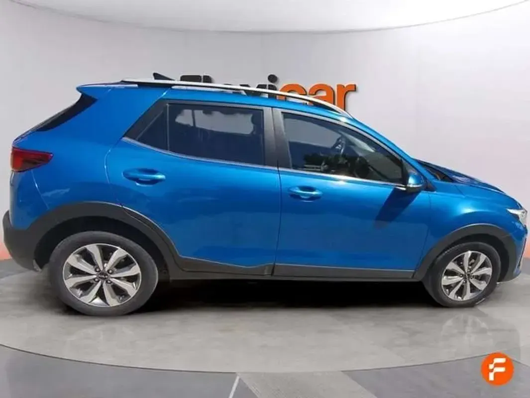 Usado Kia Stonic 101 CV (74 kW) 2024 Gris SUV