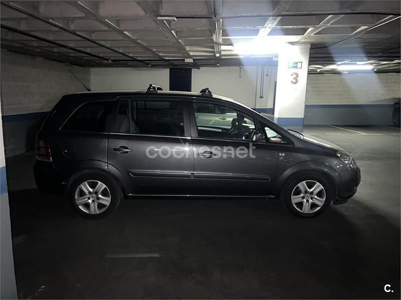 Usado Opel Zafira 140 CV (102 kW) 2010 Gris / plata Monovolumen