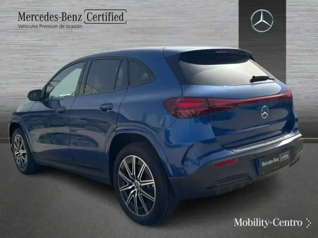 Usado Mercedes EQA250+ AMG line 139 kW (190 CV) 2024 Spektral blue  metallic paint SUV