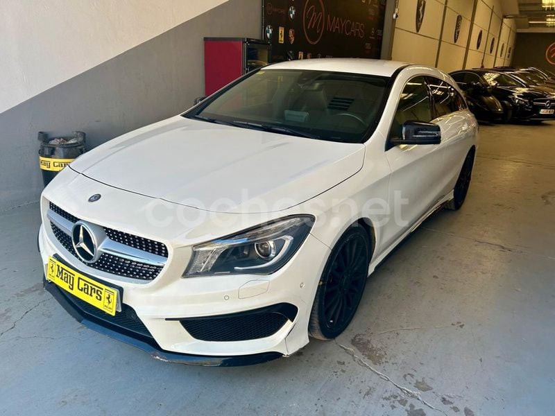 Usado Mercedes CLA220 Shooting Brake AMG line 177 CV (130 kW) 2016 Blanco Familiar