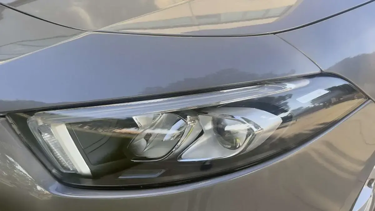 Usado Mercedes A180 136 CV (100 kW) 2019 Gris Utilitario