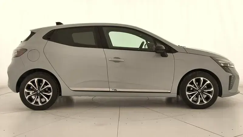 Usado Renault Clio V Techno 100 CV (73 kW) 2025 Gris Berlina