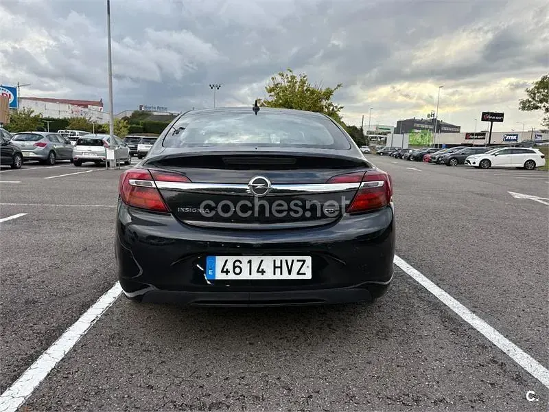 Usado Opel Insignia Selective 163 CV (119 kW) 2014 Negro Berlina
