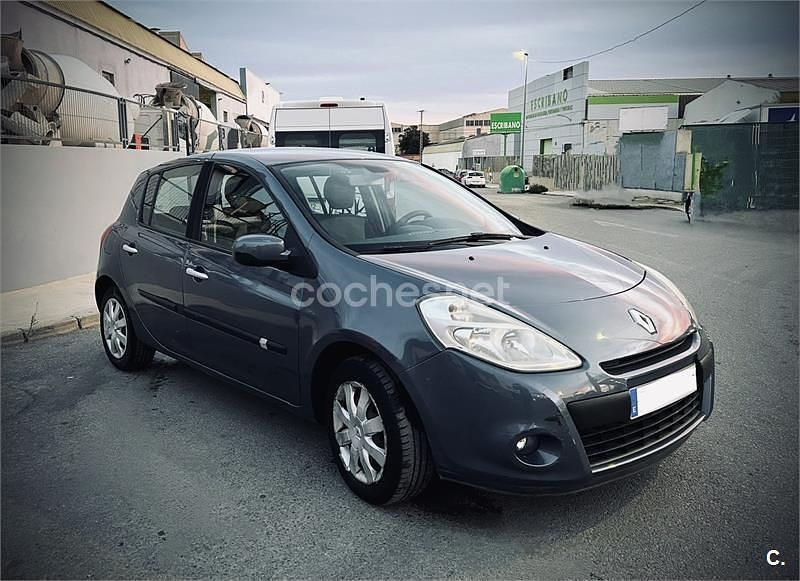 Usado Renault Clio II Expression 70 CV (51 kW) 2010 Azul Berlina