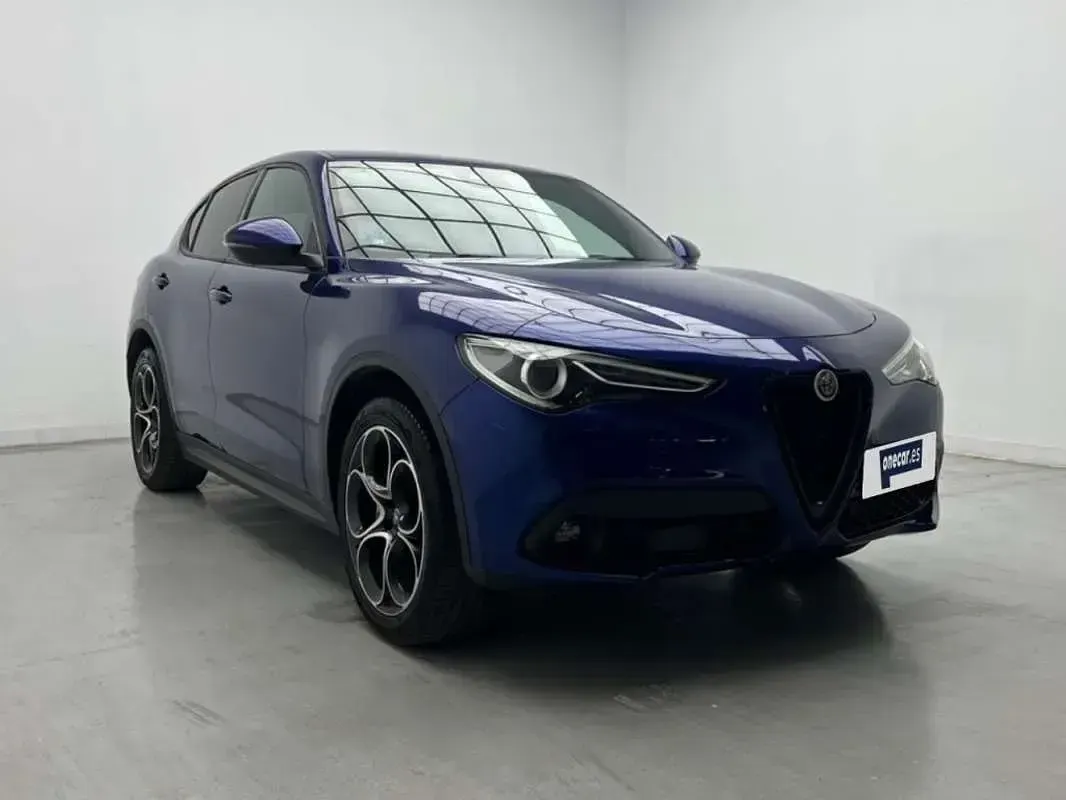 Usado Alfa Romeo Stelvio Sprint 190 CV (139 kW) 2022 Azul SUV