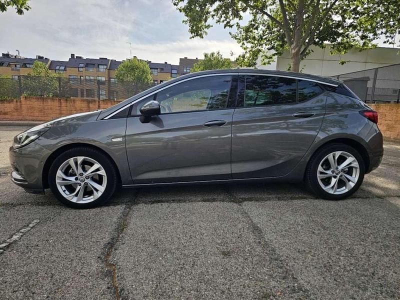 Usado Opel Astra Dynamic 125 HP (91 kW) 2019 Castanho Citadino