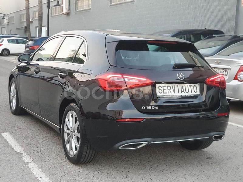 Usado Mercedes A180 116 CV (85 kW) 2019 Negro Berlina