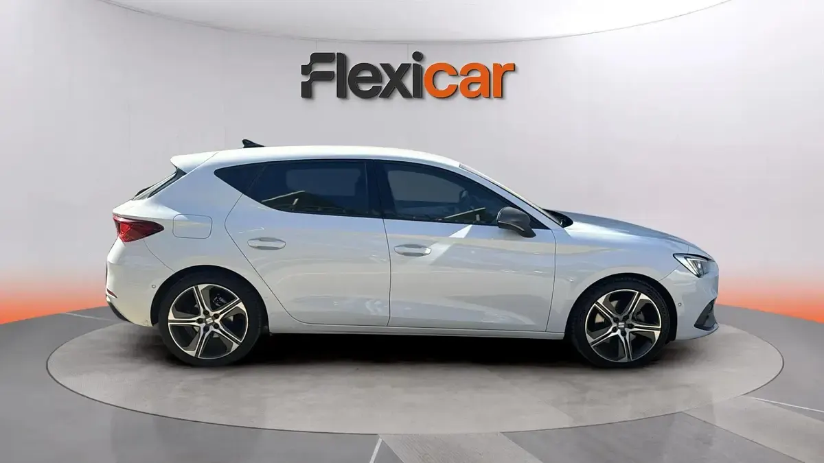 Usado Seat Leon FR 150 CV (110 kW) 2021 Blanco Utilitario