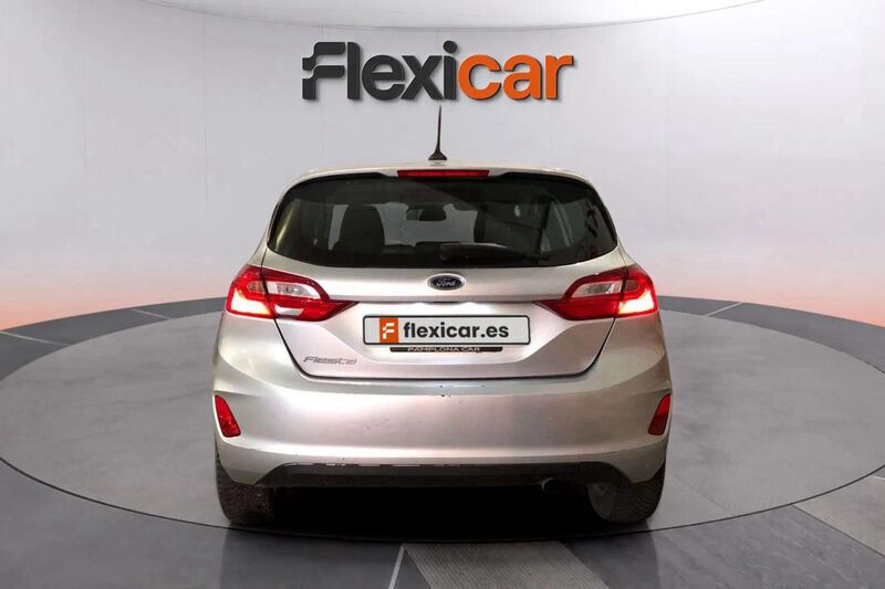 Usado Ford Fiesta Trend 75 CV (55 kW) 2021 Gris Utilitario