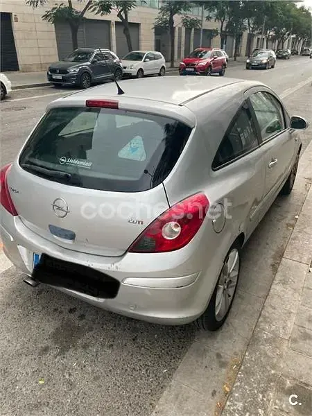Usado Opel Corsa Sport 90 CV (66 kW) 2007 Gris / plata Utilitario