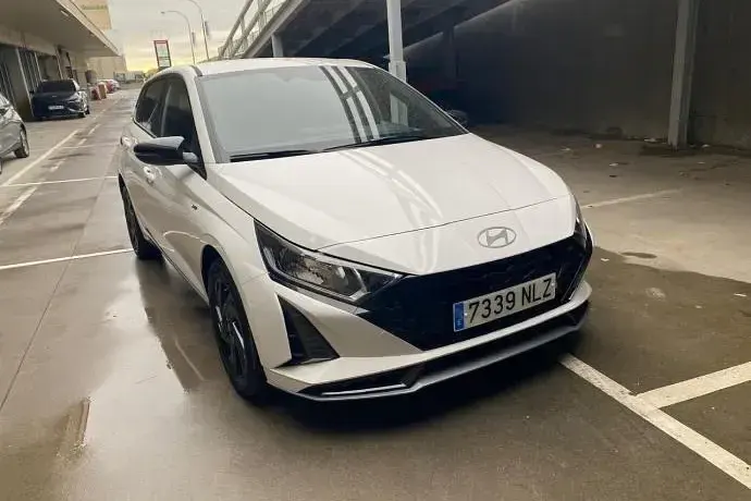 Nuevo Hyundai i20 Blackline 90 CV (66 kW) 2026 Utilitario