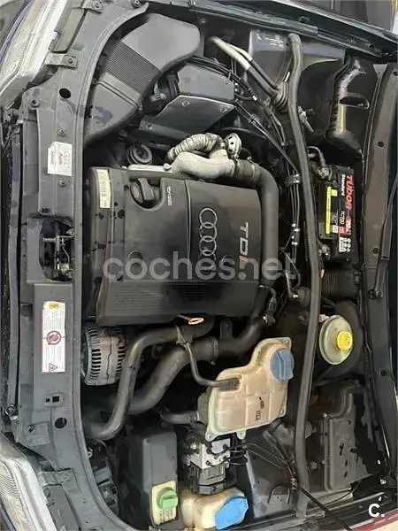 Usado Audi A4 110 CV (80 kW) 1999 Azul Berlina