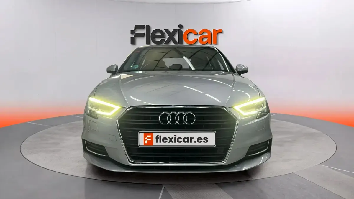 Usado Audi A3 Premium 116 CV (85 kW) 2019 Gris Berlina