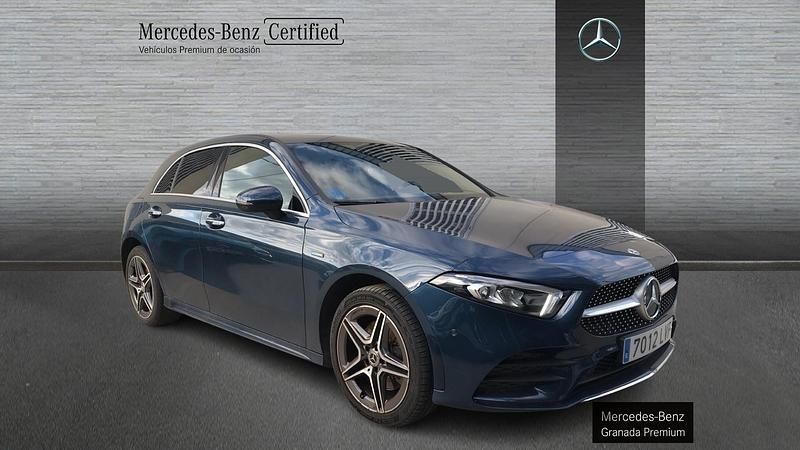Usado Mercedes 250 AMG line 160 kW (218 CV) 2021 Azul Berlina