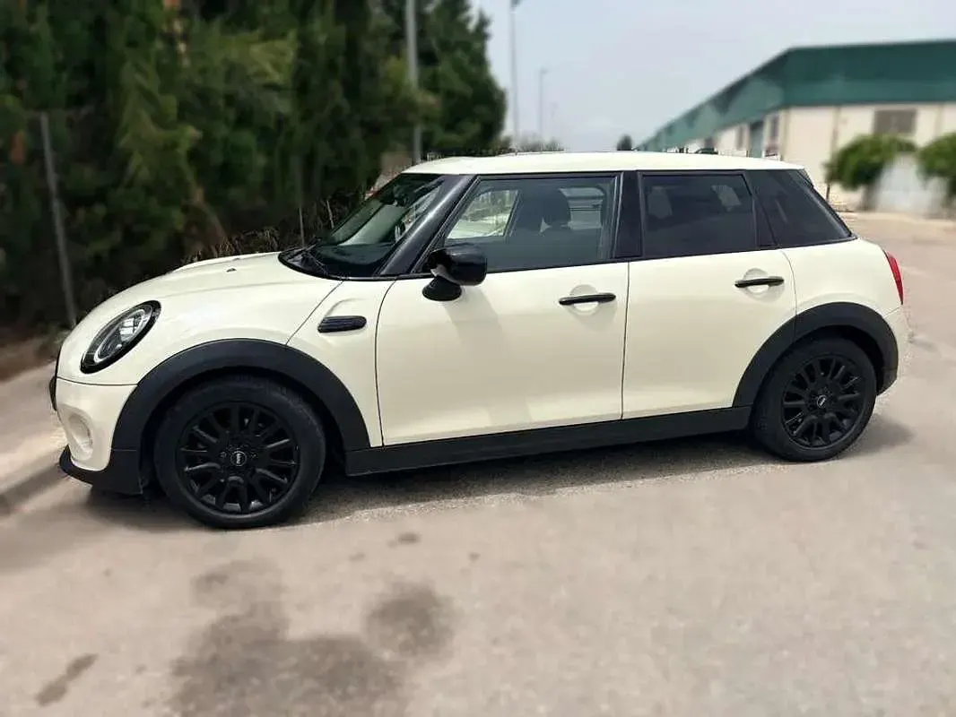 Usado Mini ONE 102 CV (75 kW) 2019 Blanco Utilitario