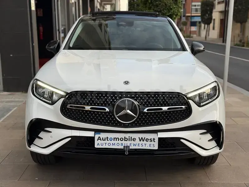 Usado Mercedes GLC300e 333 CV (244 kW) 2025 Blanco Coupe