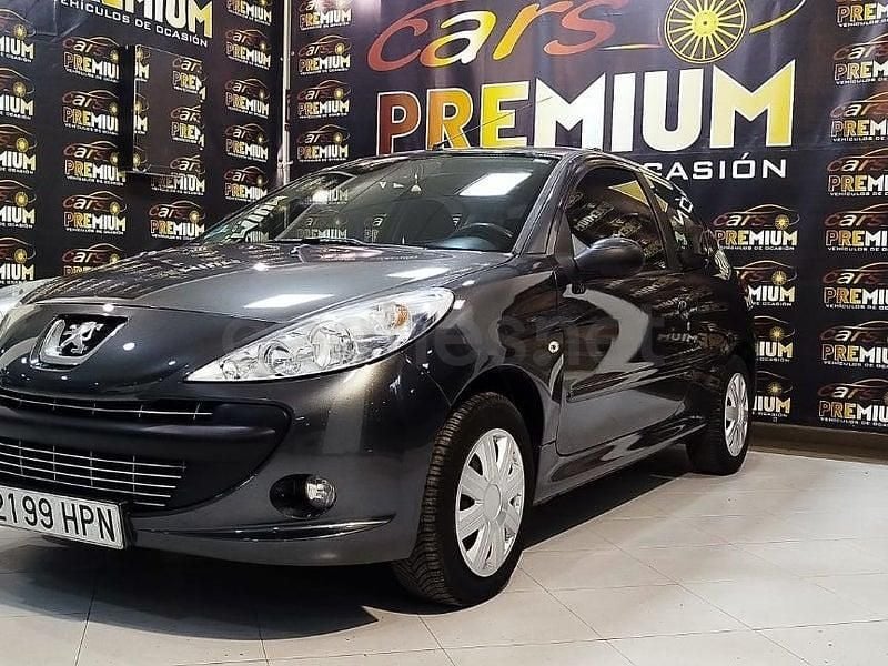 Usado Peugeot 206 60 CV (44 kW) 2012 Gris / plata Berlina