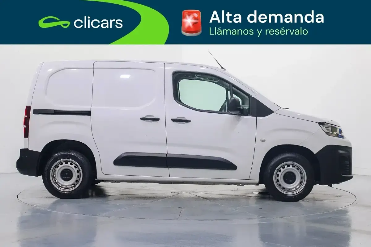 Usado Citroën Berlingo 100 CV (73 kW) 2022 Blanco Monovolumen