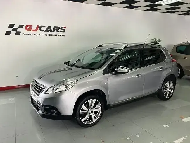Usado Peugeot 2008 Allure 120 CV (88 kW) 2016 Gris / plata SUV