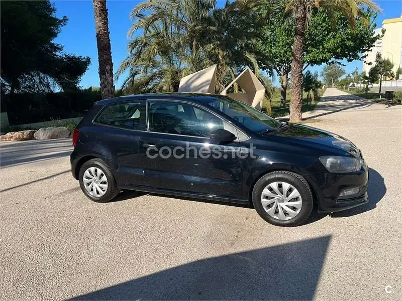 Usado VW Polo Edition 60 CV (44 kW) 2015 Negro Berlina