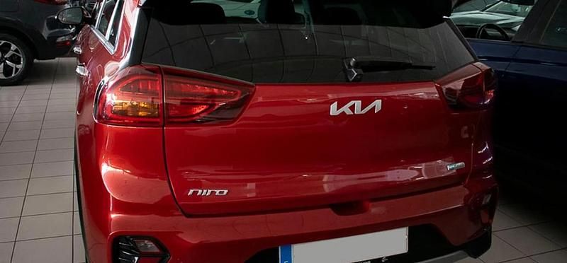 Usado Kia Niro 141 CV (103 kW) 2021 Runway red c rojoe SUV