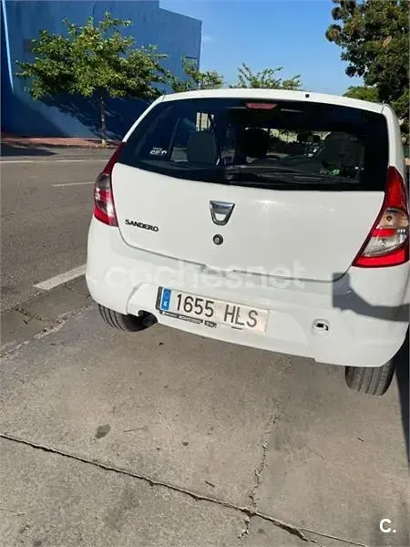 Begagnad Dacia Sandero Lauréate 90 HK (66 kW) 2012 Vit Sedan