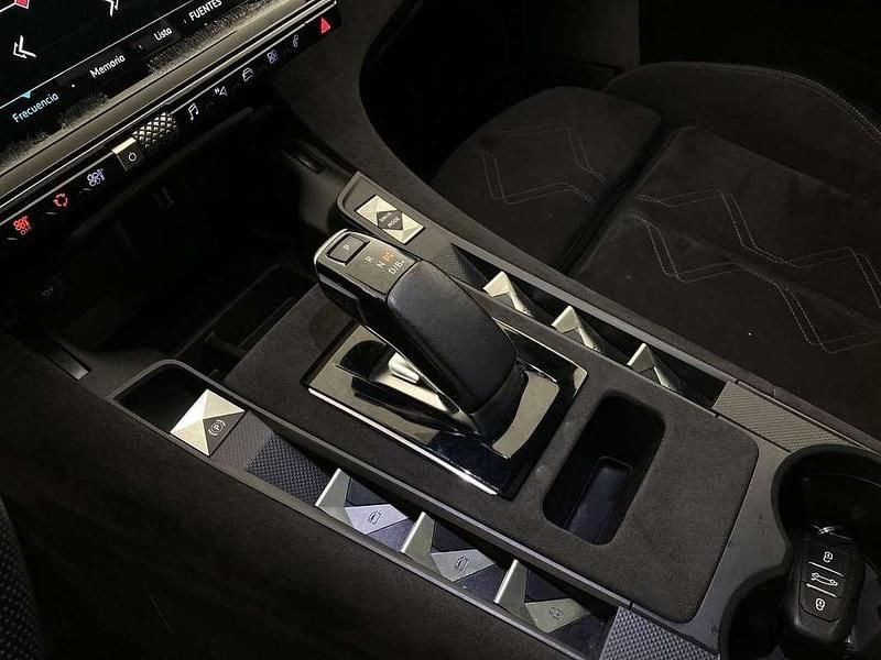 Usado DS Automobiles DS7 Crossback Performance Line Plus 300 CV (220 kW) 2022 Blanco SUV