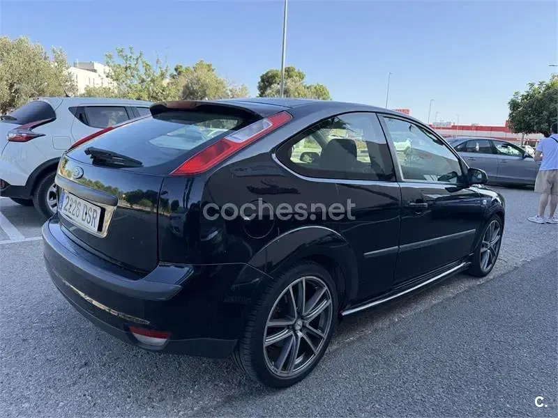 Usado Ford Focus Titanium 136 CV (100 kW) 2006 Negro Berlina