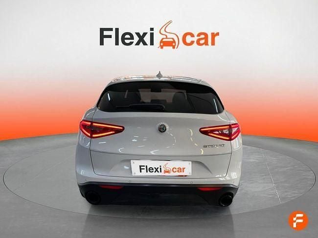 Usado Alfa Romeo Stelvio Sprint 160 CV (117 kW) 2022 Blanco SUV