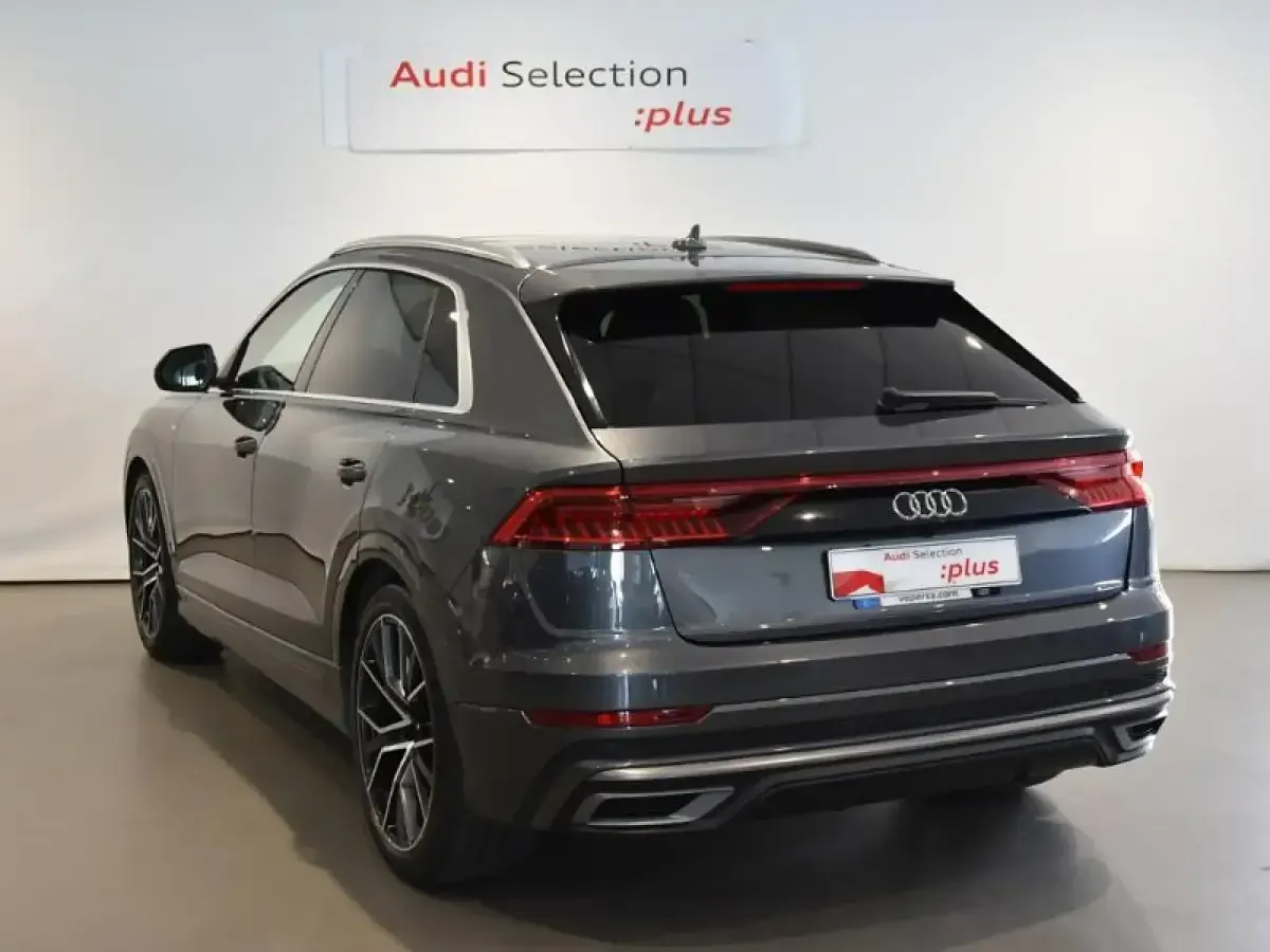 Usado Audi Q8 286 CV (210 kW) 2019 Gris/plata SUV