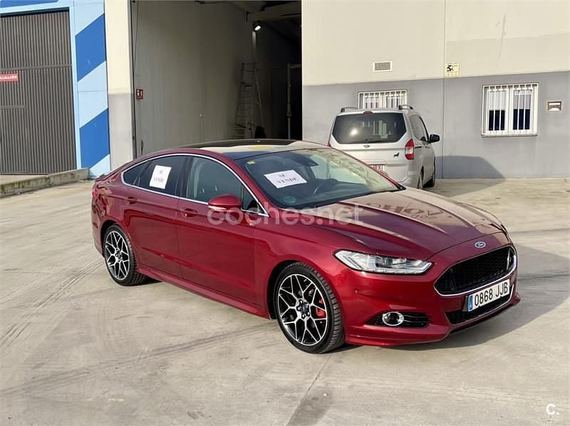 Usado Ford Mondeo Titanium 180 CV (132 kW) 2015 Rojo Berlina