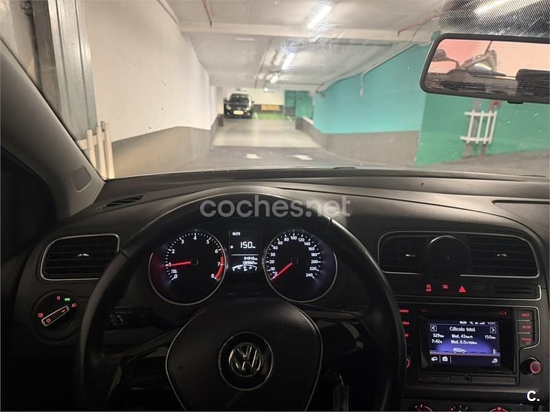 Usado VW Polo Advance 90 CV (66 kW) 2014 Gris / plata Berlina