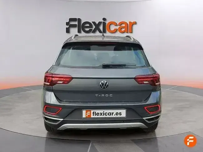 Usado VW T-Roc Life 110 CV (80 kW) 2023 Negro SUV