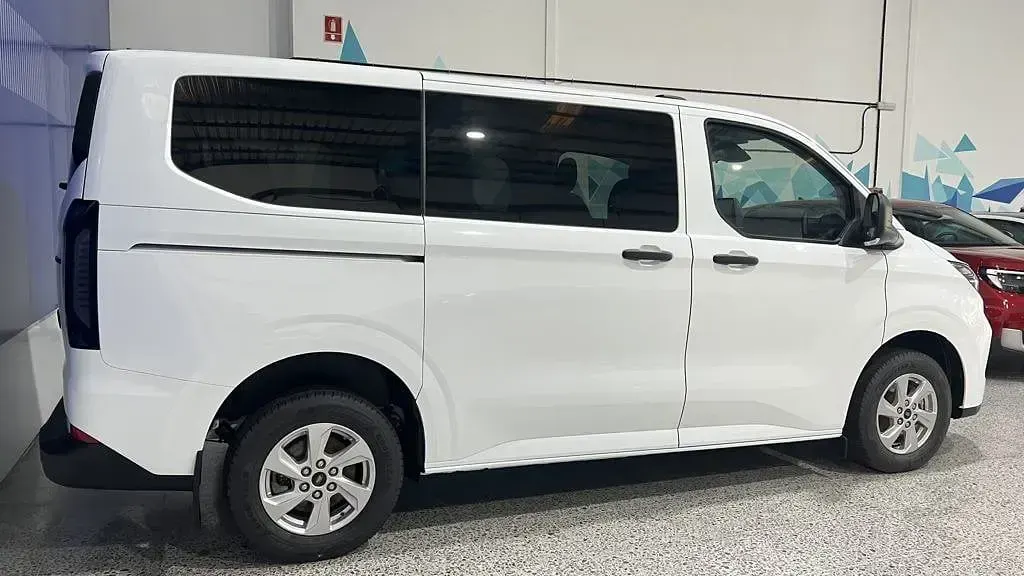 Nuevo Ford Tourneo Custom Trend 136 CV (100 kW) 2025 Blanco Van