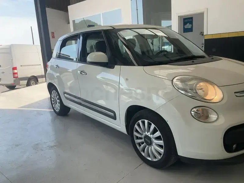 Usado Fiat 500L Living 85 CV (62 kW) 2014 Blanco Monovolumen